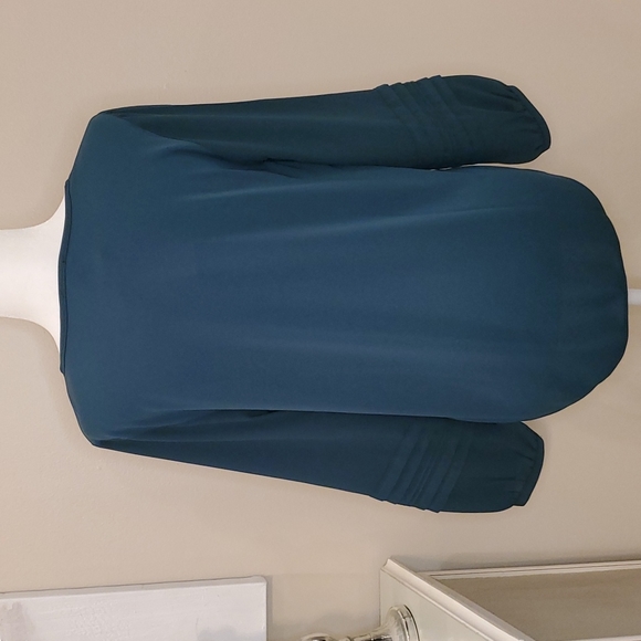 πHPπAnn Taylor NWT Size Med Green Long Sleeve Top w/ Front Button Detail! π - Picture 7 of 13